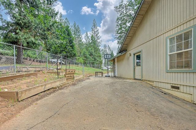 6584 Green Leaf Ln, Foresthill, CA 95631