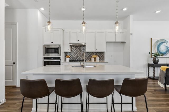 9901 Schramm Street, Irving, TX 75063
