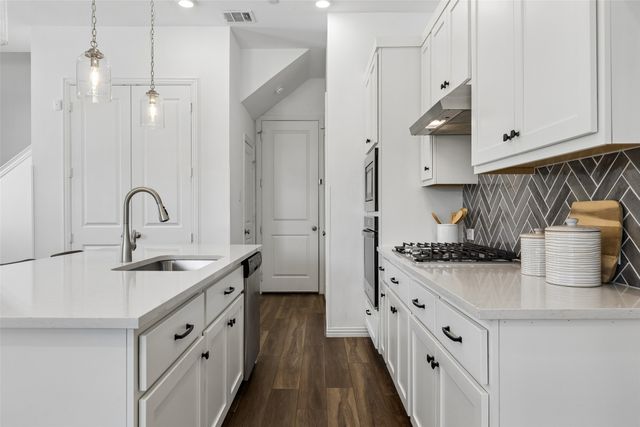 9901 Schramm Street, Irving, TX 75063