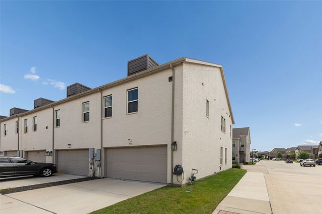 9901 Schramm Street, Irving, TX 75063
