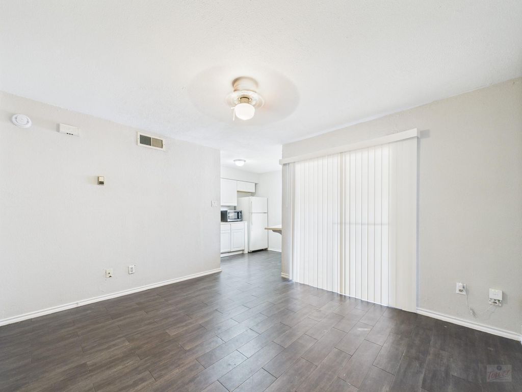 1840 Burton DR 141, Austin, TX 78741