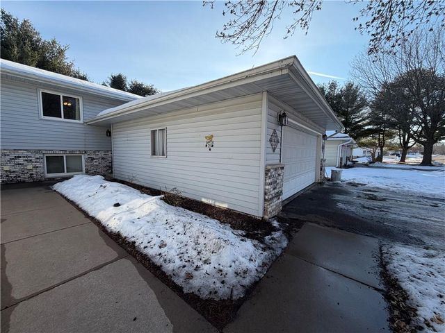 1215 Glades Drive, Altoona, WI 54720