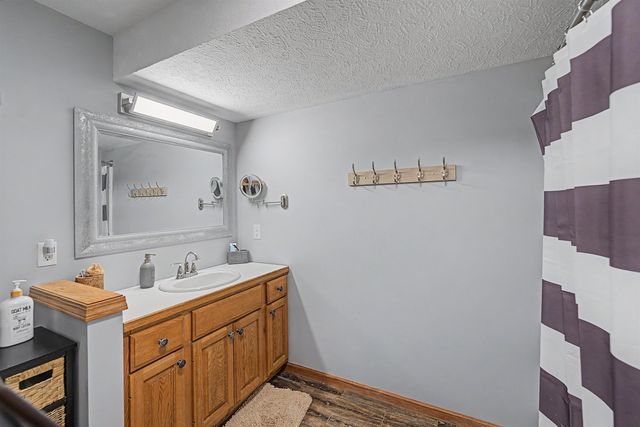1220 Fredrich Dr., Salina, KS 67401