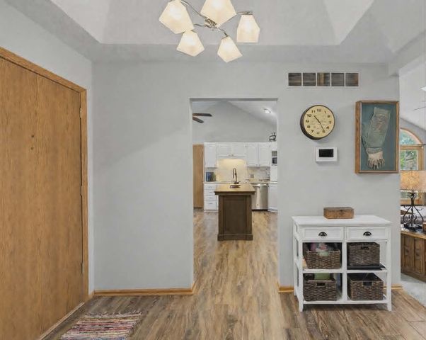 1220 Fredrich Dr., Salina, KS 67401
