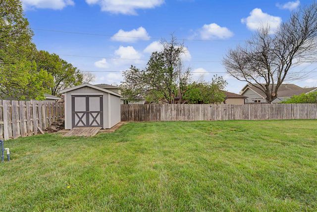 1220 Fredrich Dr., Salina, KS 67401