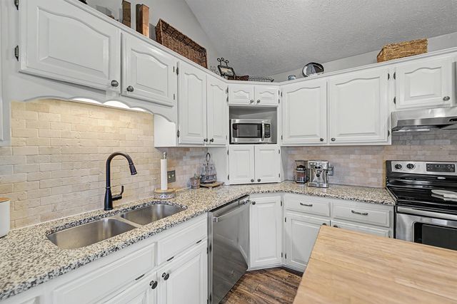 1220 Fredrich Dr., Salina, KS 67401