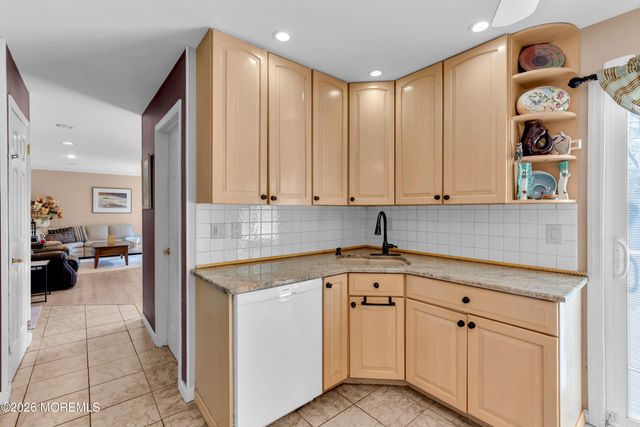 17 Devon Drive, Manalapan, NJ 07726