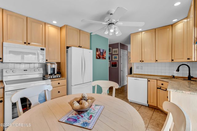 17 Devon Drive, Manalapan, NJ 07726