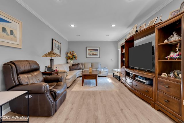 17 Devon Drive, Manalapan, NJ 07726