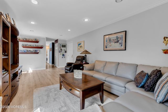 17 Devon Drive, Manalapan, NJ 07726