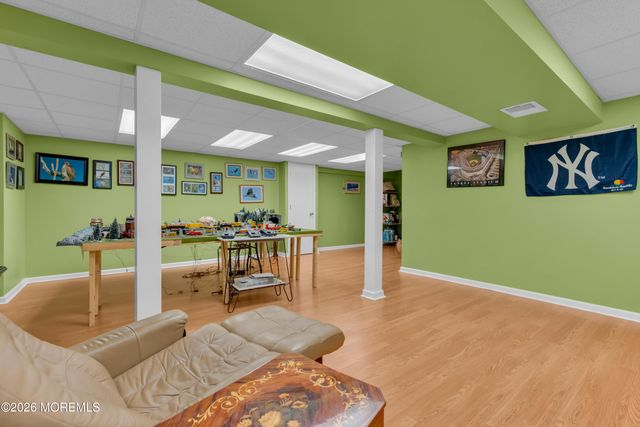 17 Devon Drive, Manalapan, NJ 07726