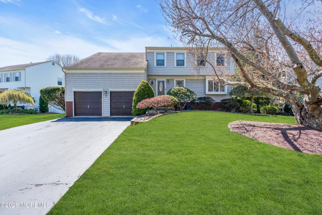 17 Devon Drive, Manalapan, NJ 07726