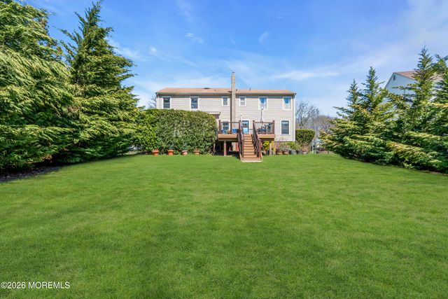 17 Devon Drive, Manalapan, NJ 07726