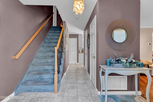 17 Devon Drive, Manalapan, NJ 07726