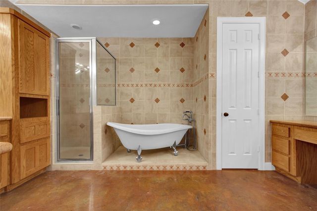21405 Whispering Pines, Humble, TX 77338