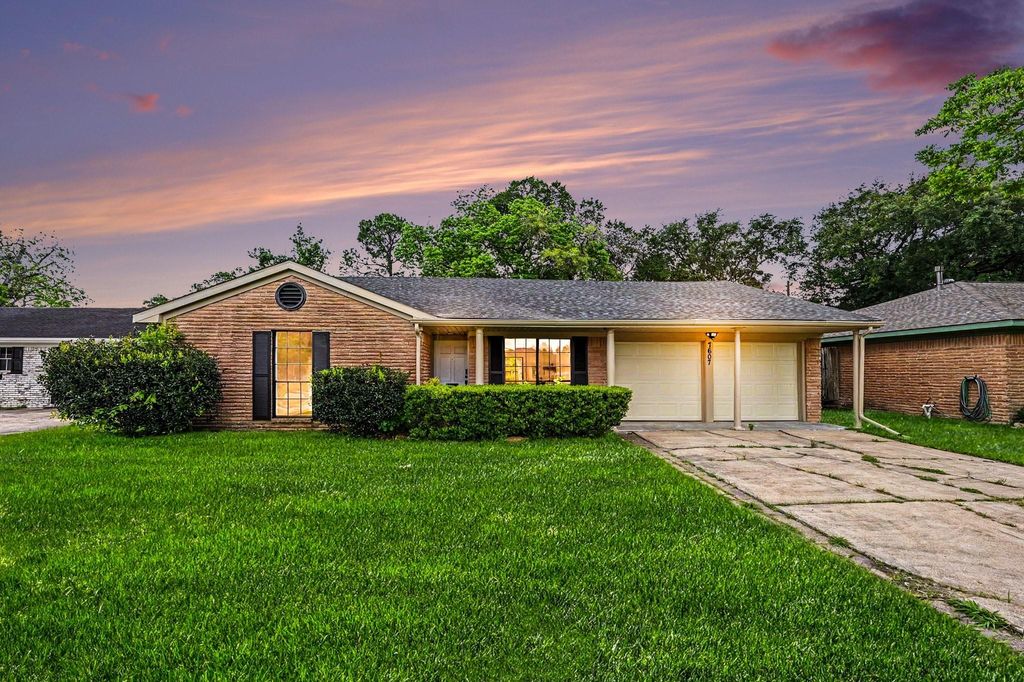 7607 Grape Street, Houston, TX 77074