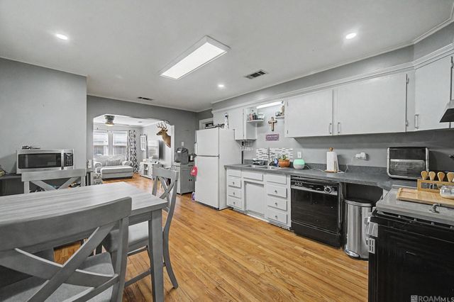 425 E Mcarthur St, Gonzales, LA 70737