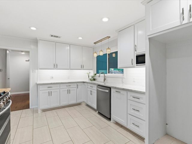 5320 Palmer Drive, Haltom City, TX 76117