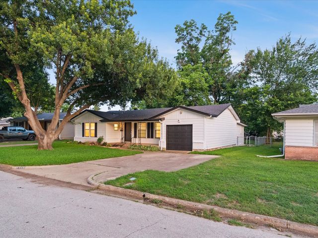 5320 Palmer Drive, Haltom City, TX 76117