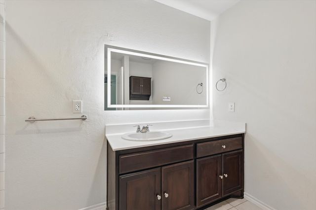 1530 Woodlake Drive, Waxahachie, TX 75165