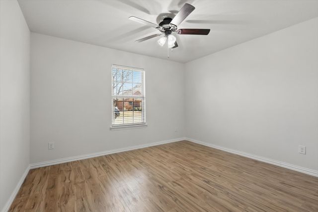 1530 Woodlake Drive, Waxahachie, TX 75165