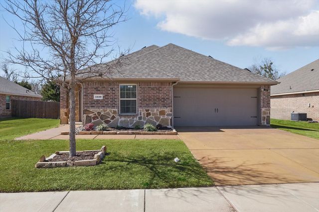 1530 Woodlake Drive, Waxahachie, TX 75165