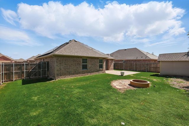 1530 Woodlake Drive, Waxahachie, TX 75165