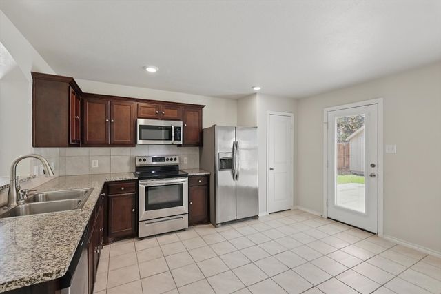 1530 Woodlake Drive, Waxahachie, TX 75165