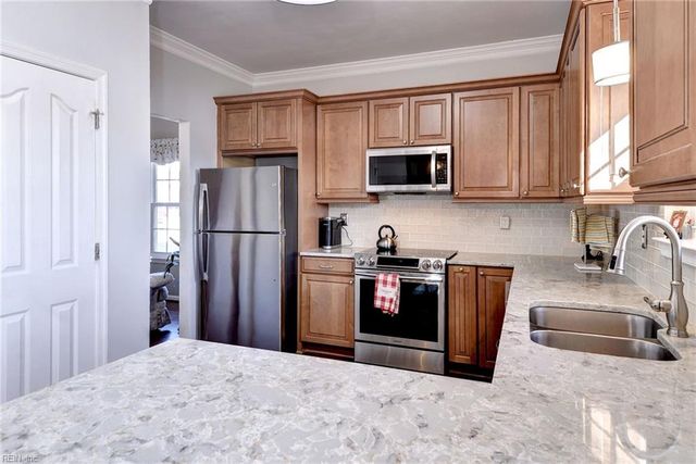 809 Holbrook Drive DR, Newport News, VA 23602