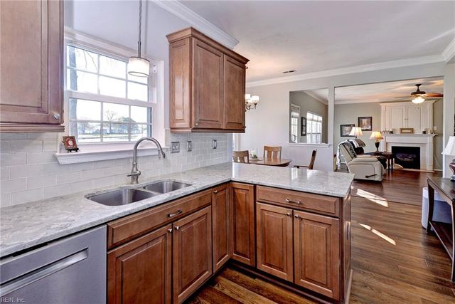 809 Holbrook Drive DR, Newport News, VA 23602