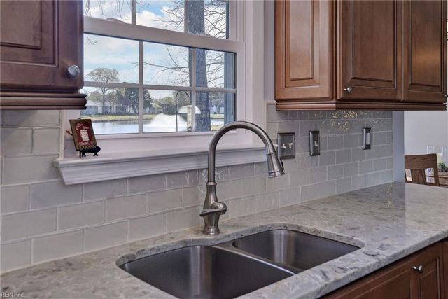 809 Holbrook Drive DR, Newport News, VA 23602