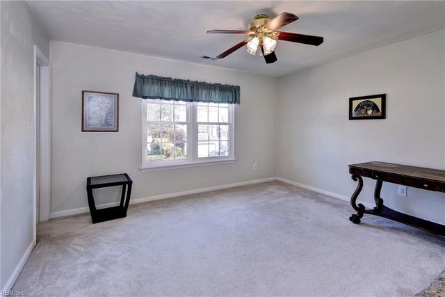 809 Holbrook Drive DR, Newport News, VA 23602