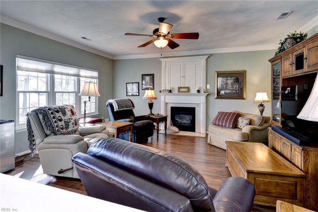 809 Holbrook Drive DR, Newport News, VA 23602