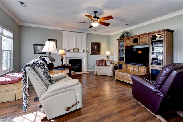 809 Holbrook Drive DR, Newport News, VA 23602