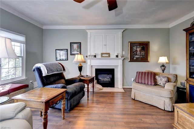 809 Holbrook Drive DR, Newport News, VA 23602