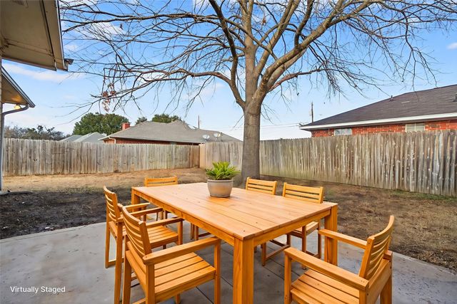 402 Sunset Drive, Crandall, TX 75114