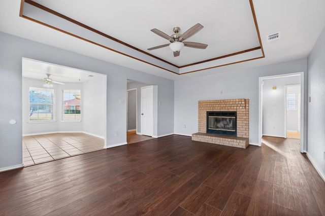 402 Sunset Drive, Crandall, TX 75114