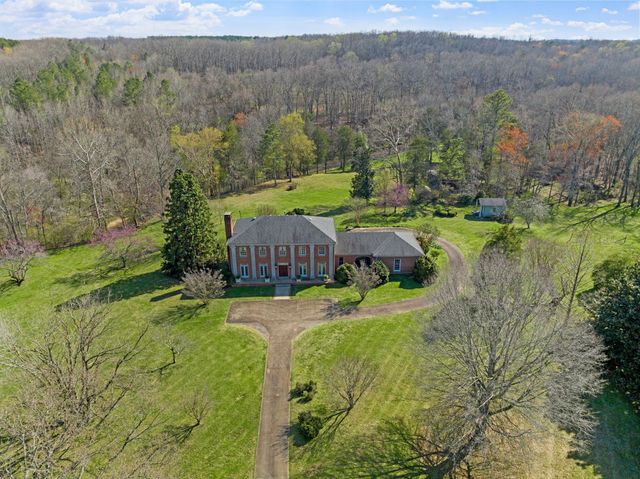1099 E Gaines St, Lawrenceburg, TN 38464
