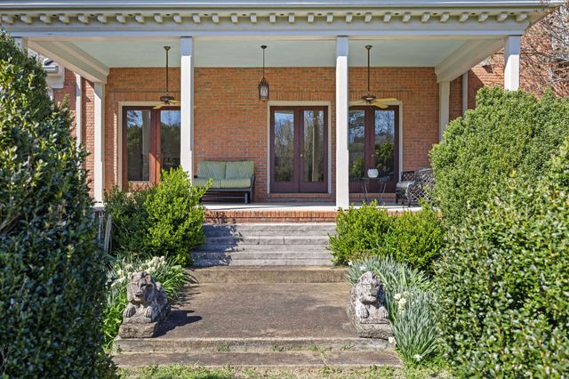 1099 E Gaines St, Lawrenceburg, TN 38464