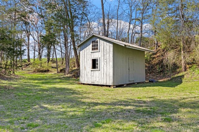 1099 E Gaines St, Lawrenceburg, TN 38464