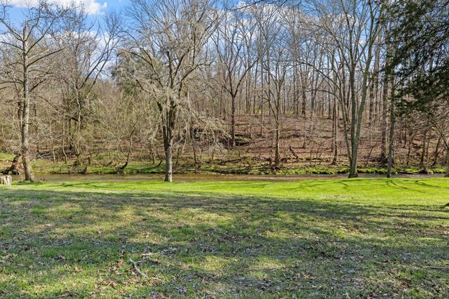 1099 E Gaines St, Lawrenceburg, TN 38464