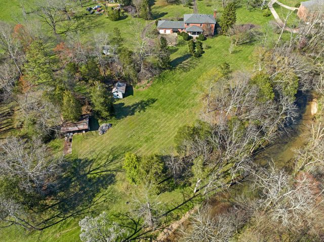1099 E Gaines St, Lawrenceburg, TN 38464