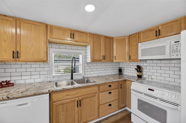 37036 8TH AVENUE, Zephyrhills, FL 33542