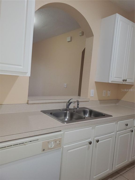 Image 12 of property listing at 6240 CONTESSA DRIVE 102, Orlando, FL 32829