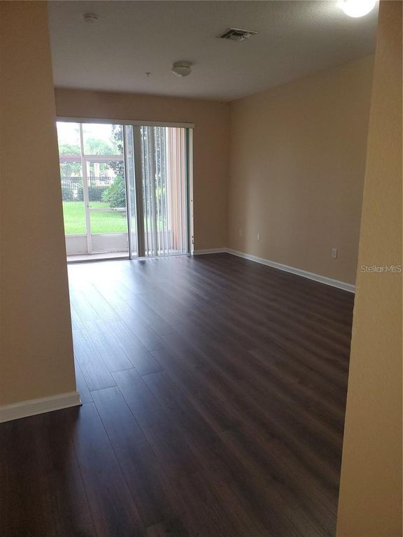 Image 13 of property listing at 6240 CONTESSA DRIVE 102, Orlando, FL 32829