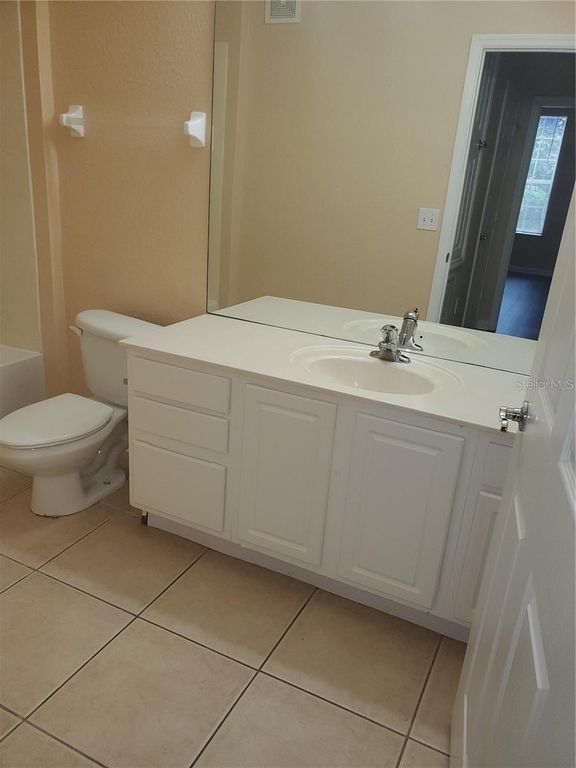 Image 6 of property listing at 6240 CONTESSA DRIVE 102, Orlando, FL 32829