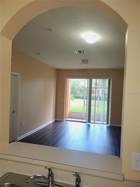 Image 10 of property listing at 6240 CONTESSA DRIVE 102, Orlando, FL 32829