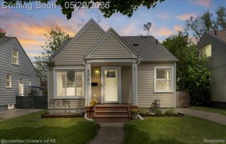 8740 Saratoga Street, Oak Park, MI 48237