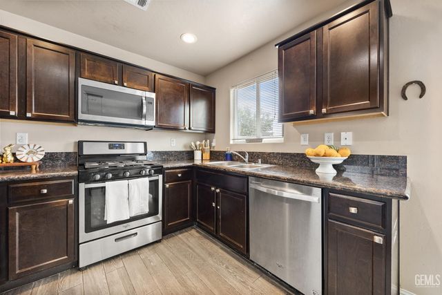 6301 Estavez Street, Bakersfield, CA 93307