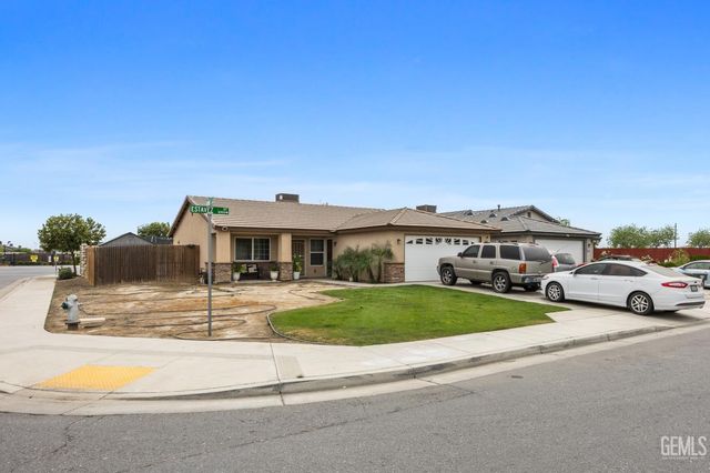6301 Estavez Street, Bakersfield, CA 93307